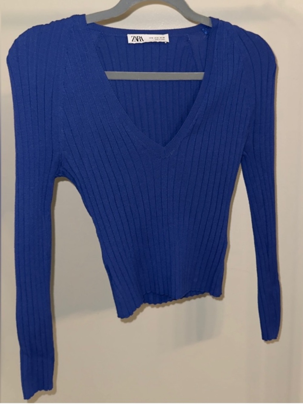Zara Ribbed V-Neck Long Sleeve - Picture 2 of 5